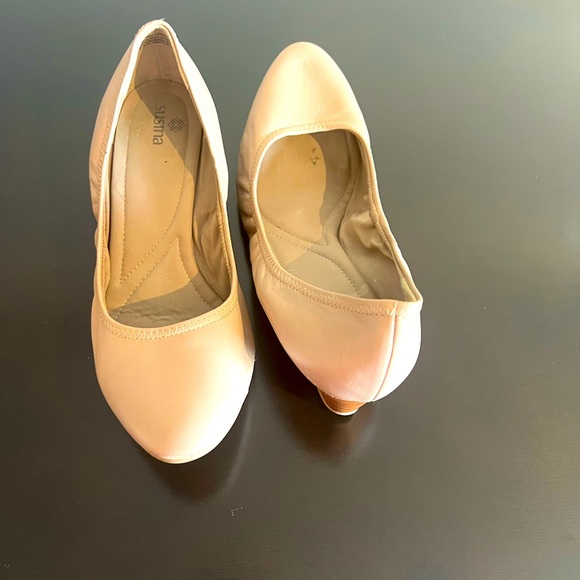 Susina Shoes - Susina, almond toe, 8.5 w, woman’s, wedge dress shoe.